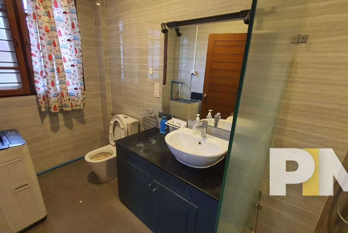 bathroom with mirror - Yangon Luxury House