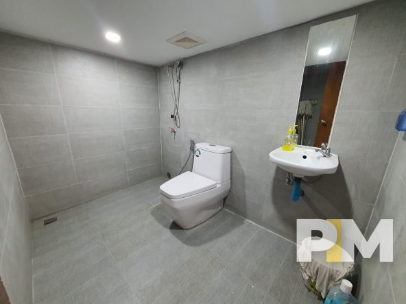 bathroom with sink - Condo for rent in Golden Valley