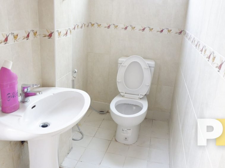 bathroom with sink - Rent in Yangon