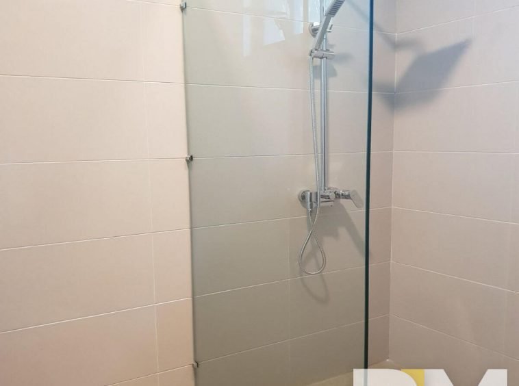 bathroom with tub - Condo for rent in Hlaing