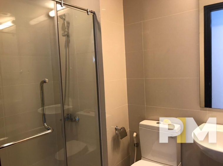 bathroom with tub - Condo for rent in Hlaing