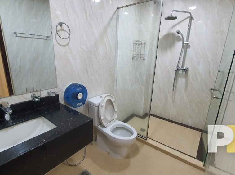 bathroom with tub - Condo for rent in Kamayut