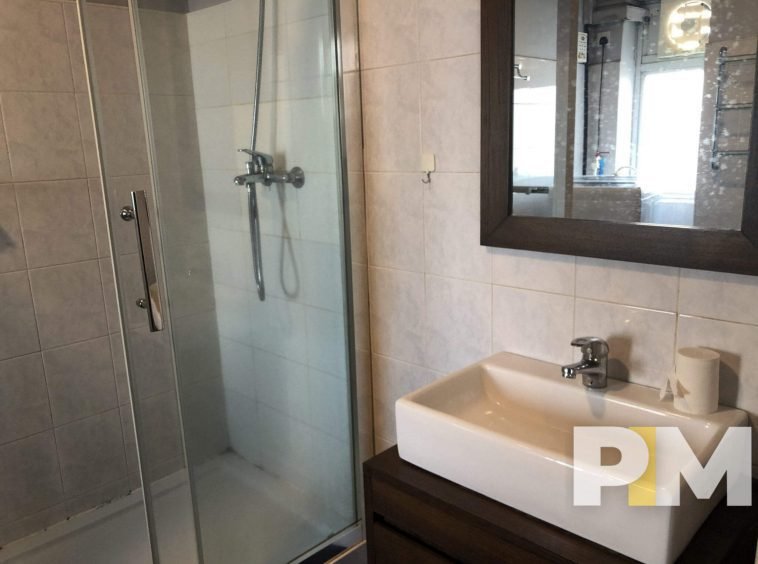 bathroom with tub - Condo for rent in Yawmingyi