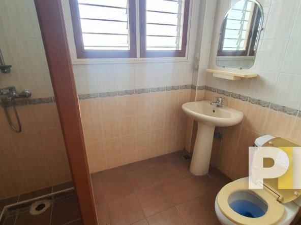 bathroom with tub - properties in Yangon