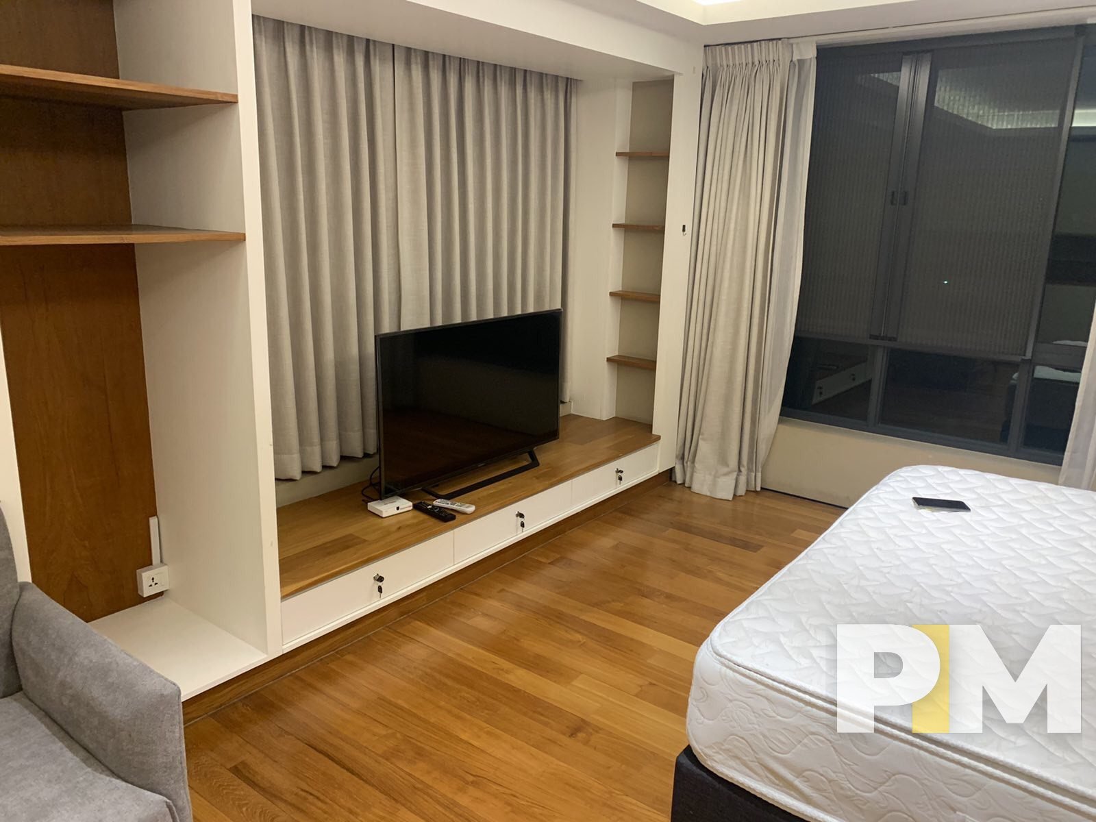 bedroom with TV - Condo for rent in Golden Valley