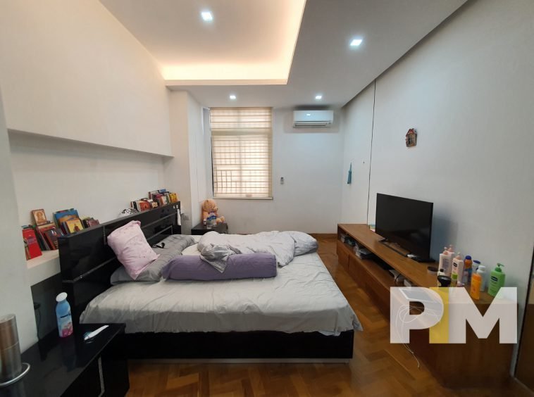 bedroom with TV - Rent in Yangon