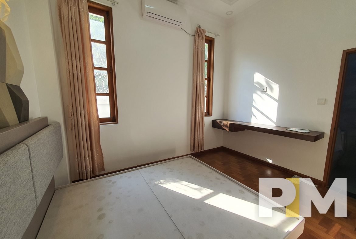 bedroom with air conditioner - House for rent in Golden Valley