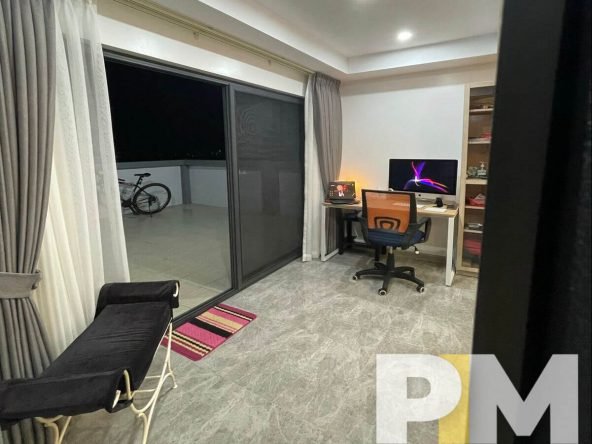 bedroom with balcony - Rent in Yangon