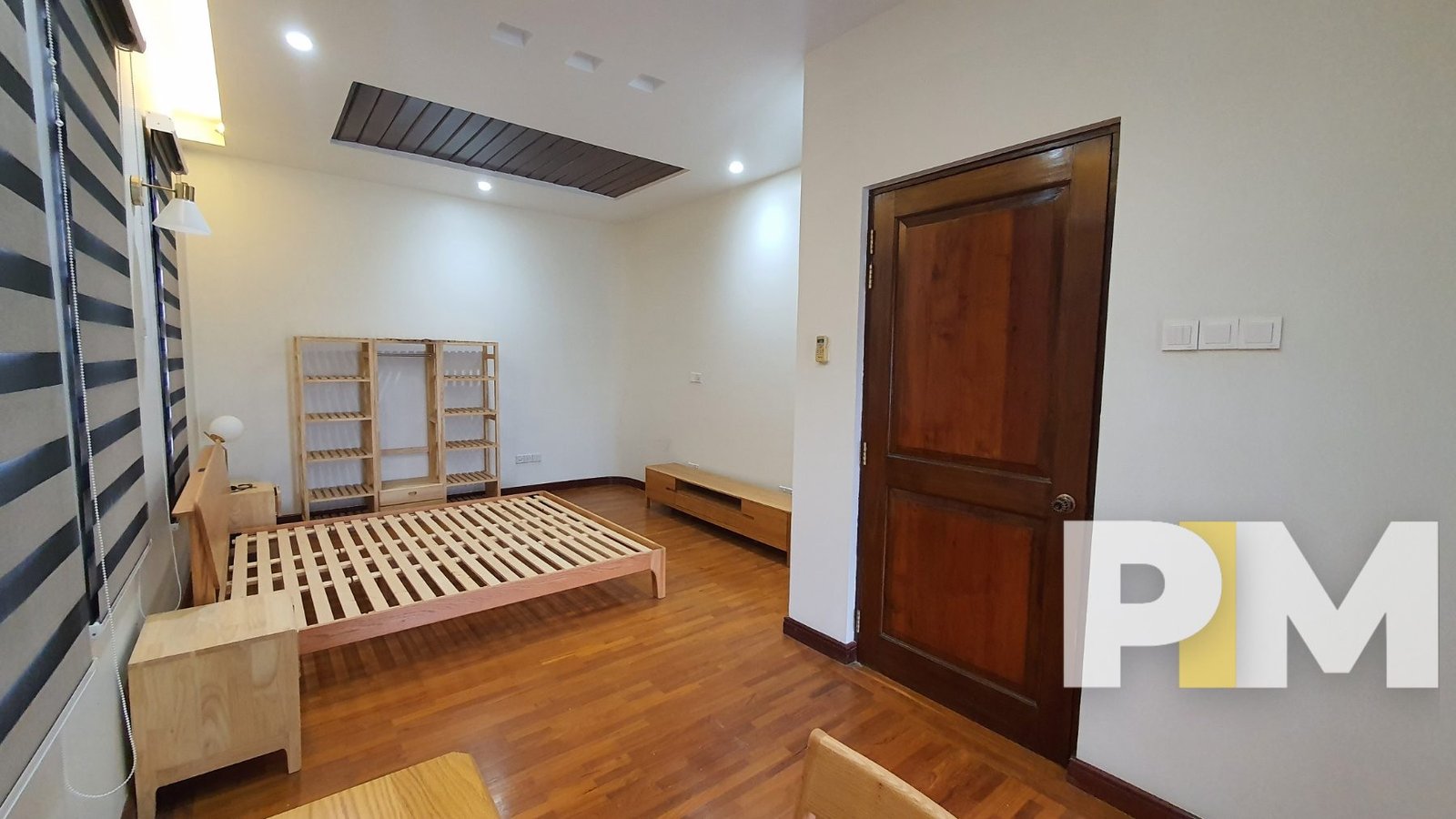 bedroom with bed - House for rent in Golden Valley
