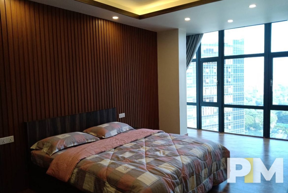 bedroom with bed and mattress - Condo for rent in Kamayut