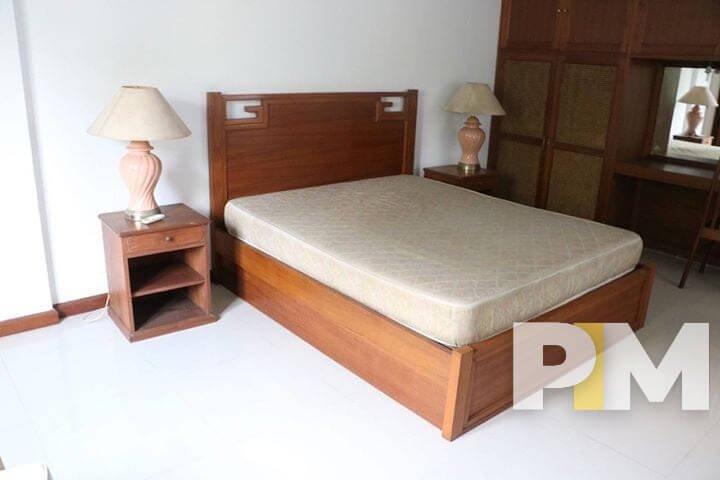 bedroom with bedside desks - Rent in Yangon