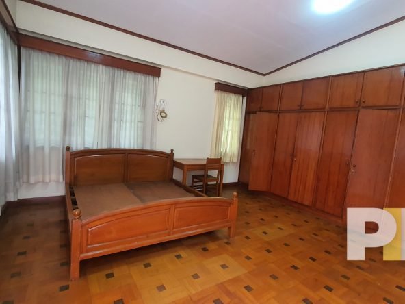 bedroom with closet - House for rent in Golden Valley