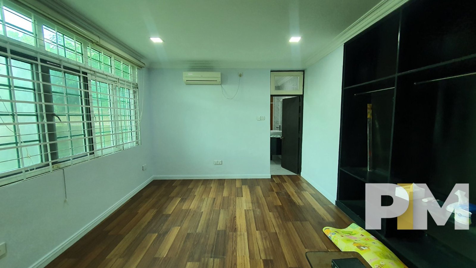 bedroom with closet - Myanmar House for rent