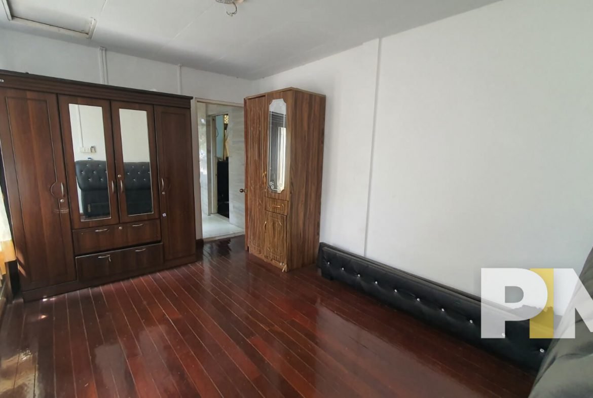 bedroom with closet - Rent in Myanmar