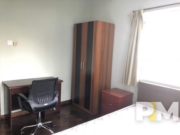 bedroom with study desk - Condo for rent in Yawmingyi