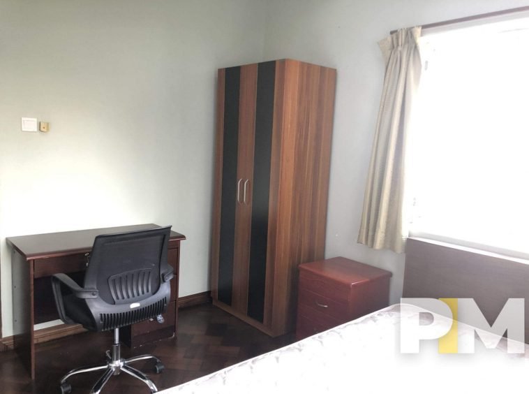 bedroom with study desk - Condo for rent in Yawmingyi