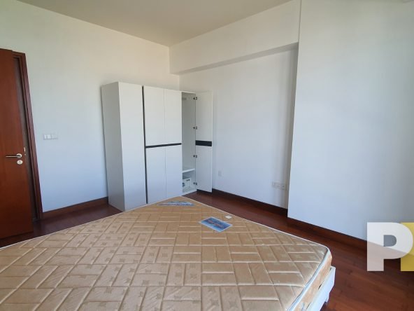 bedroom with wardrobe - Condo for rent in Kamayut