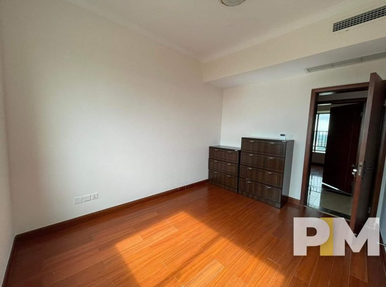 bedroom with wardrobe - Condo for rent in Yankin