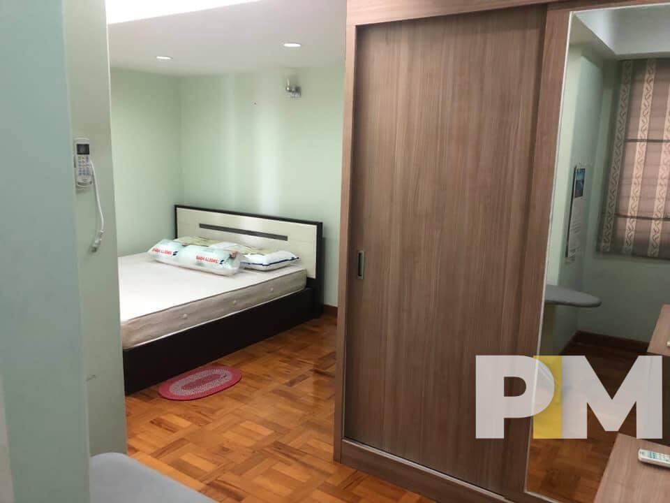 bedroom with wardrobe - Condo for rent in Yawmingyi