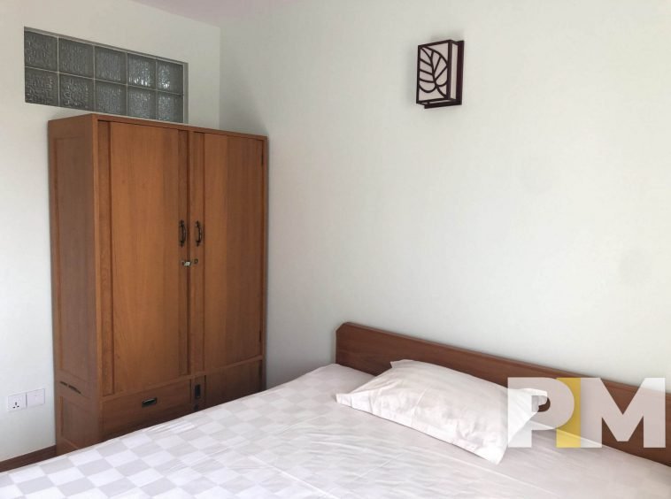 bedroom with wardrobe - Condo for rent in Yawmingyi