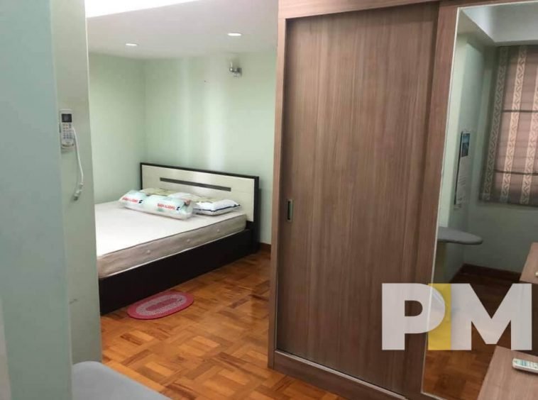 bedroom with wardrobe - Condo for rent in Yawmingyi