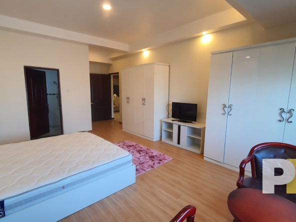 bedroom with wardrobe - Real Estate in Yangon