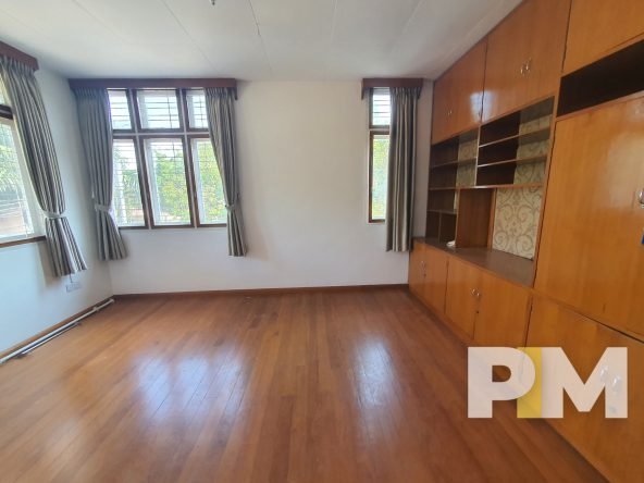 bedroom with wardrobe - Rent in Yangon