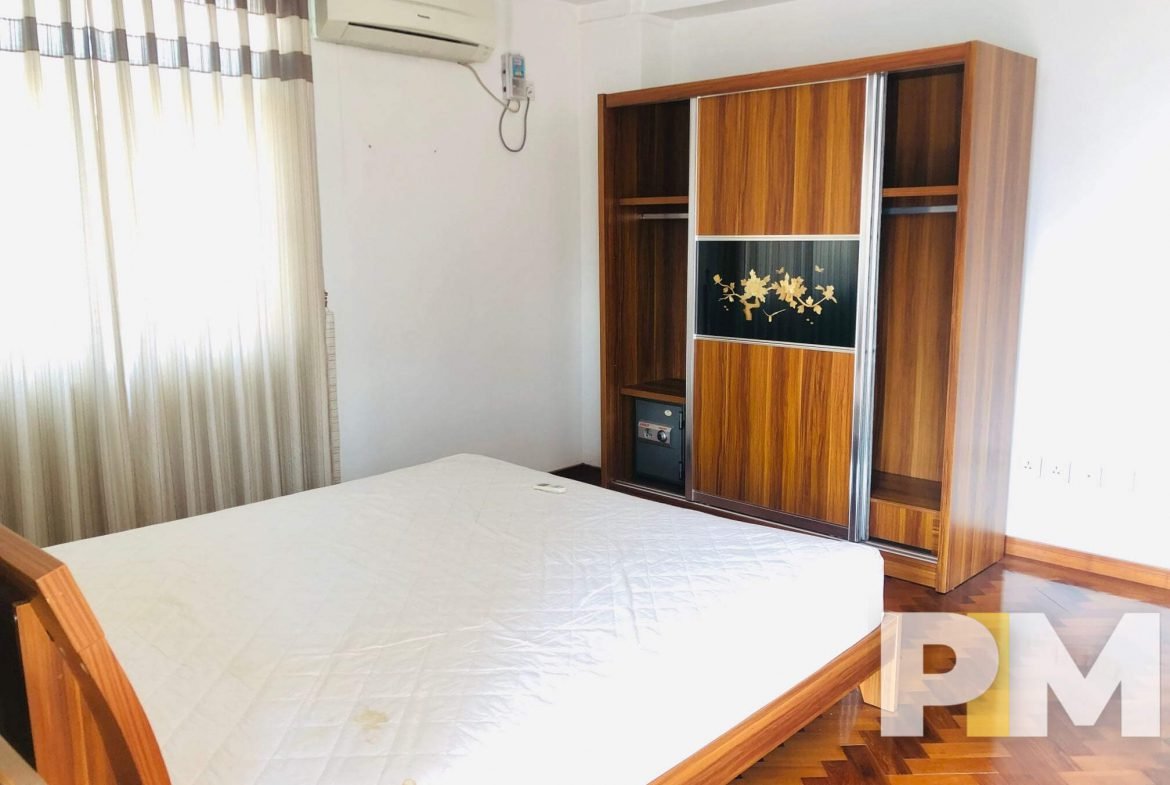 bedroom with wardrobe - Rent in Yangon
