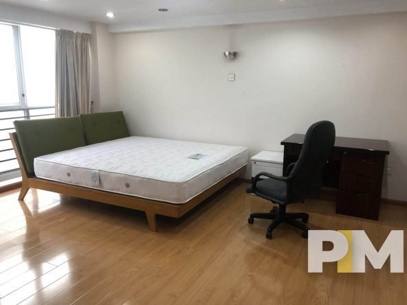 bedroom with working desk - Condo for rent in Yawmingyi