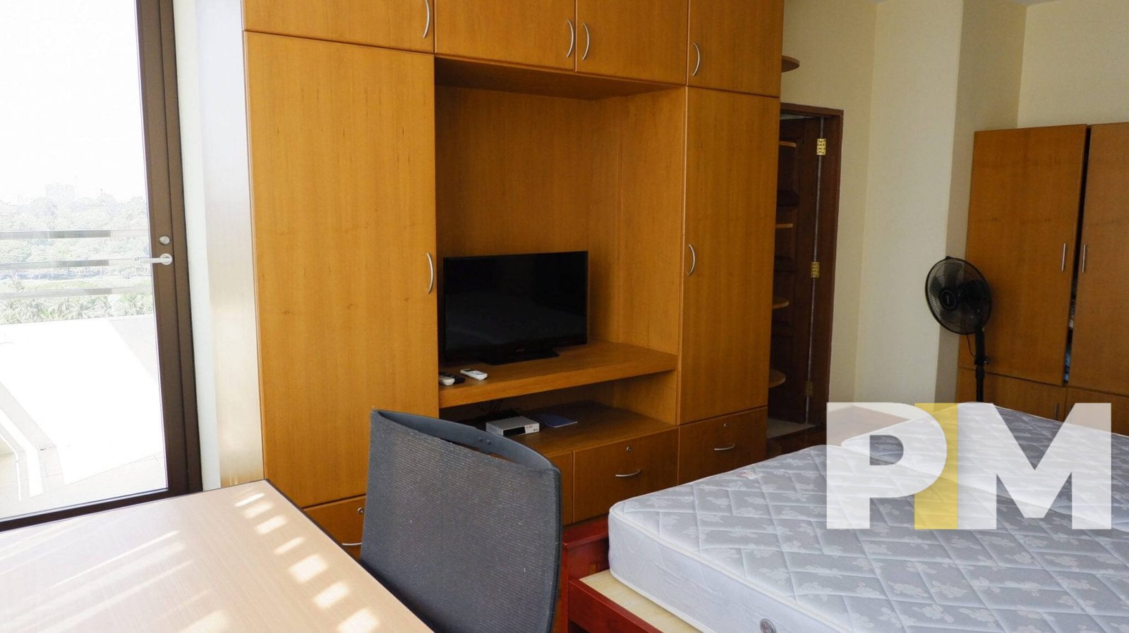 bedroom with working desk - Myanmar Condo for rent