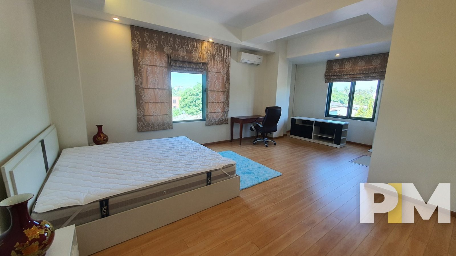 bedroom with working desk - properties in Yangon