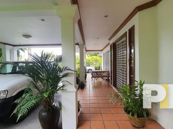 car parking space - House for rent in Golden Valley