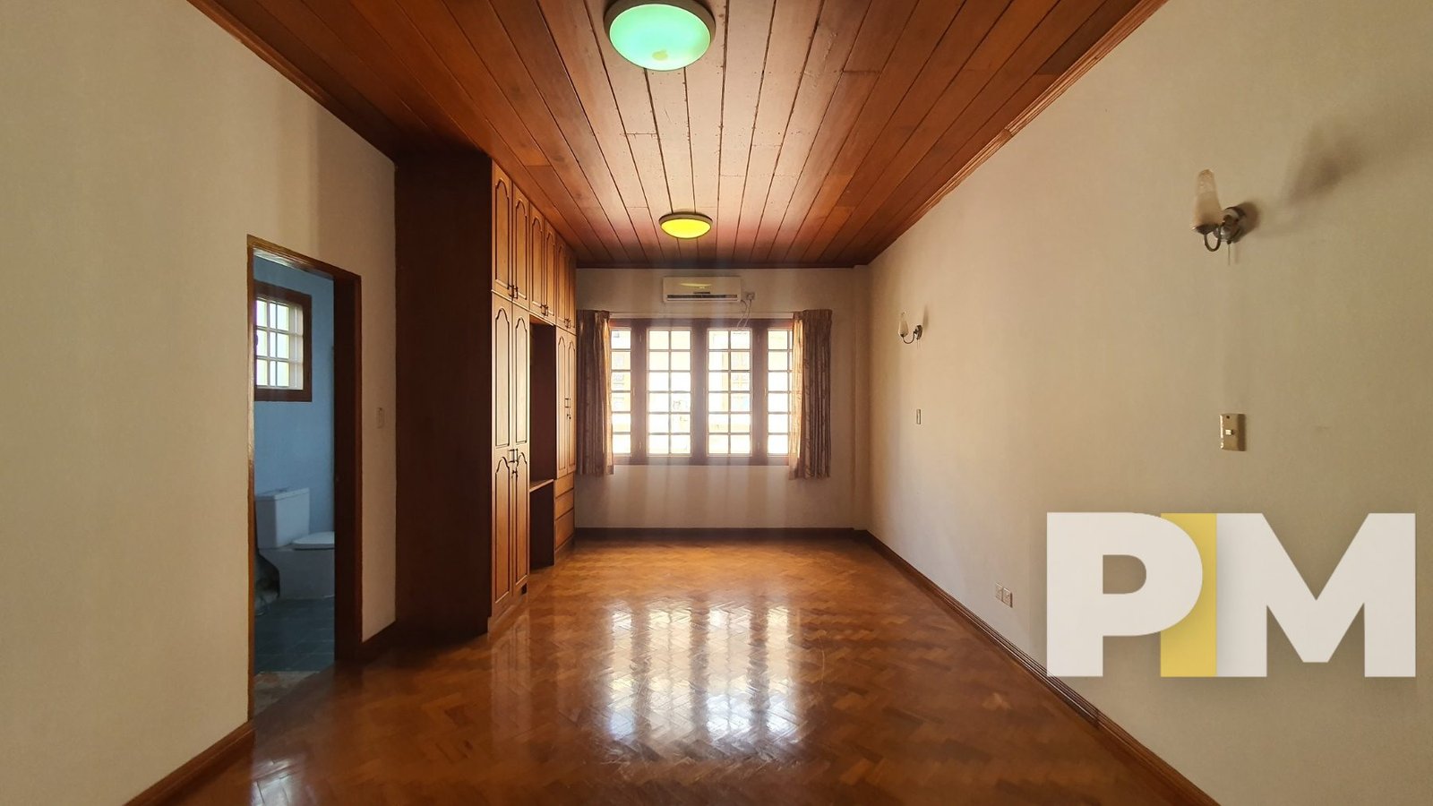 corridor with ceiling light - House for rent in Golden Valley