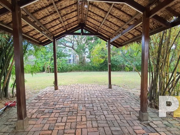 courtyard - house for rent in Golden Valley