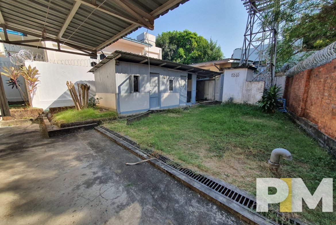 courtyard with a small building - properties in Yangon