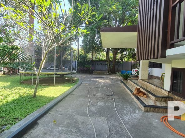 courtyard with parking - Rent in Myanmar