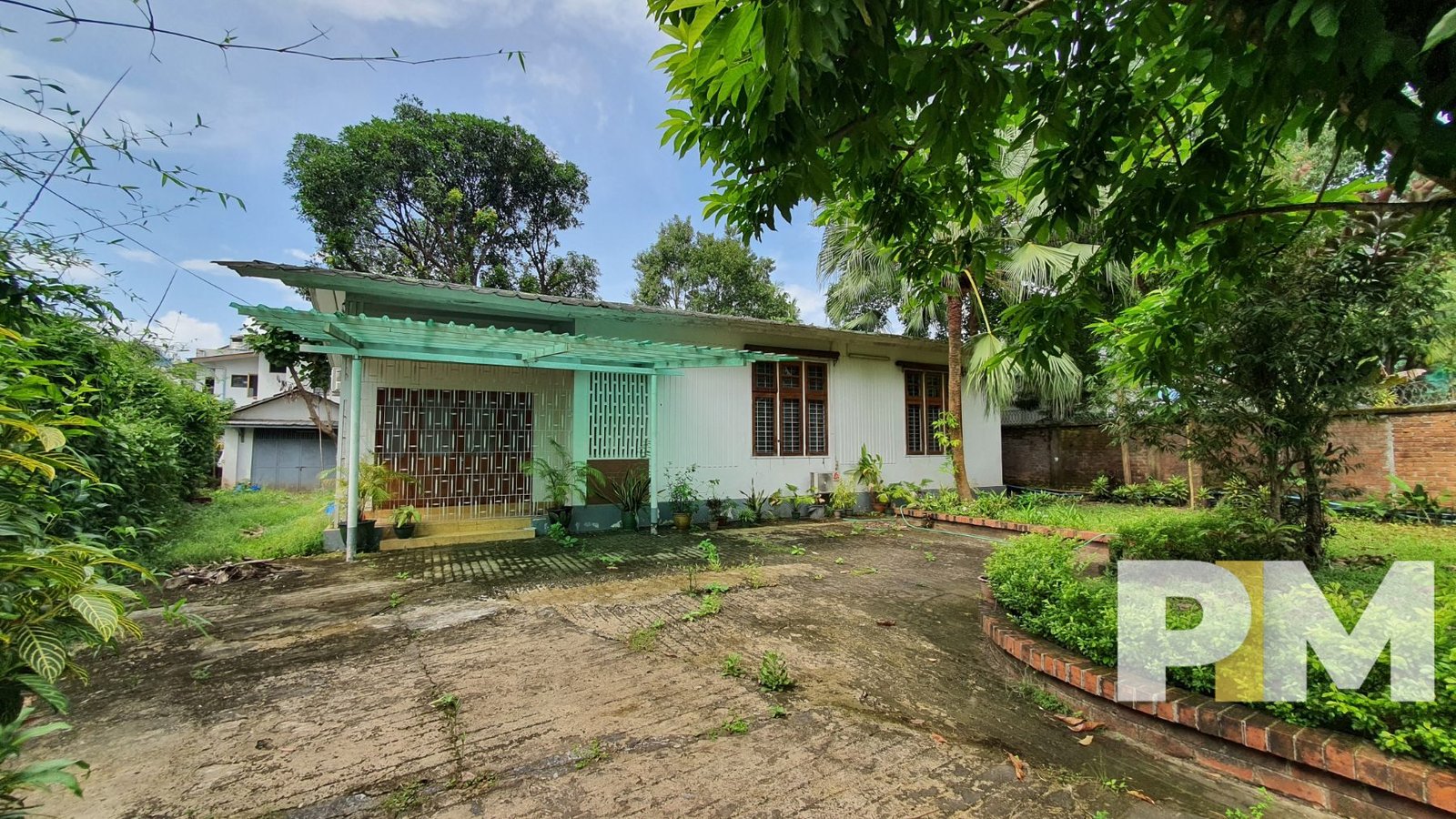 driveway with car park - Yangon Property