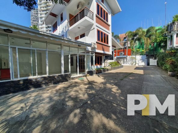 driveway with entrance gate - Home Rental Yangon