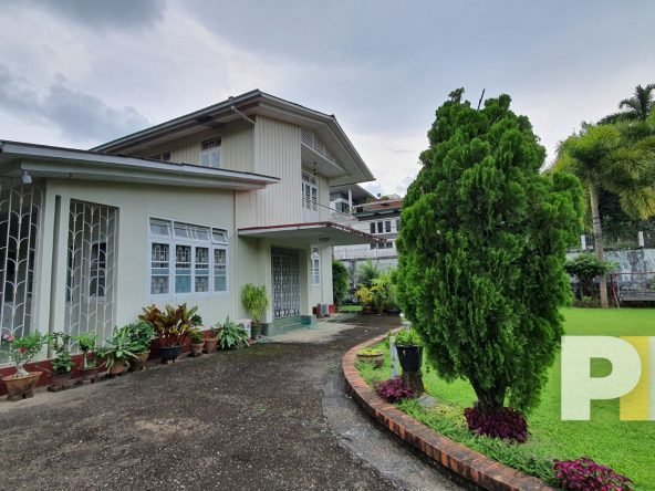 driveway - Myanmar House for rent