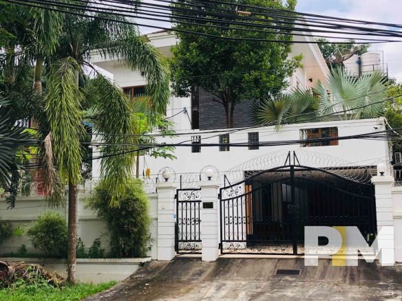 entrance gate - house for rent in Golden Valley