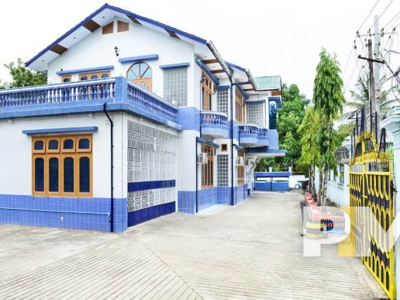 entrance gate with car park - House for rent in Mayangone