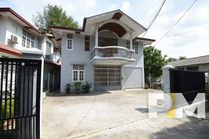 entrance gate with car park - House for rent in Mayangone