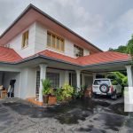 front view with car park - House for rent in Golden Valley