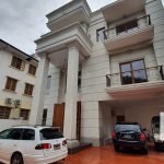 front view with car park - House for rent in Golden Valley