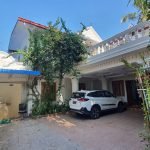 front view with car park - House for rent in Golden Valley