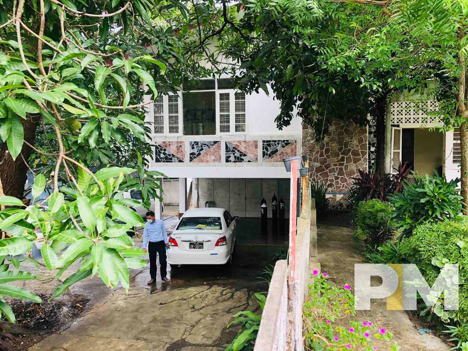 front view with car park - Rent in Yangon