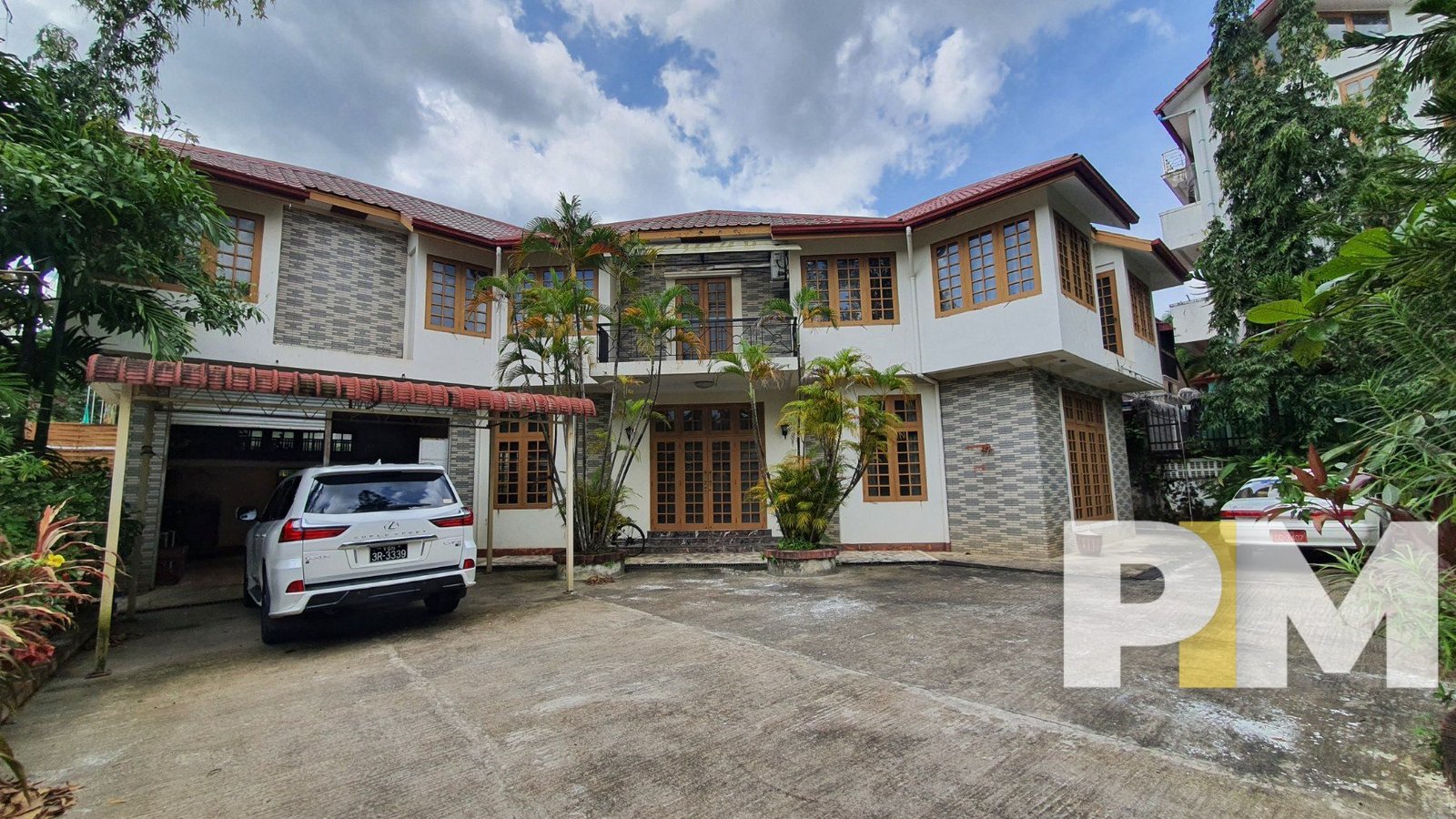 front view with car park - Rent in Yangon