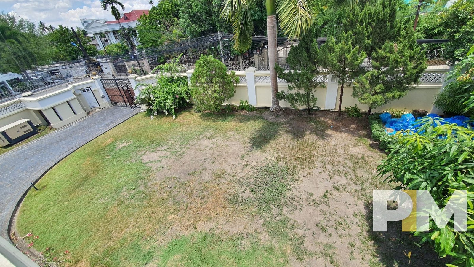 frontyard with driveway - property in Yangon