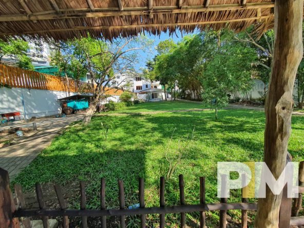 garden - House for rent in Mayangone