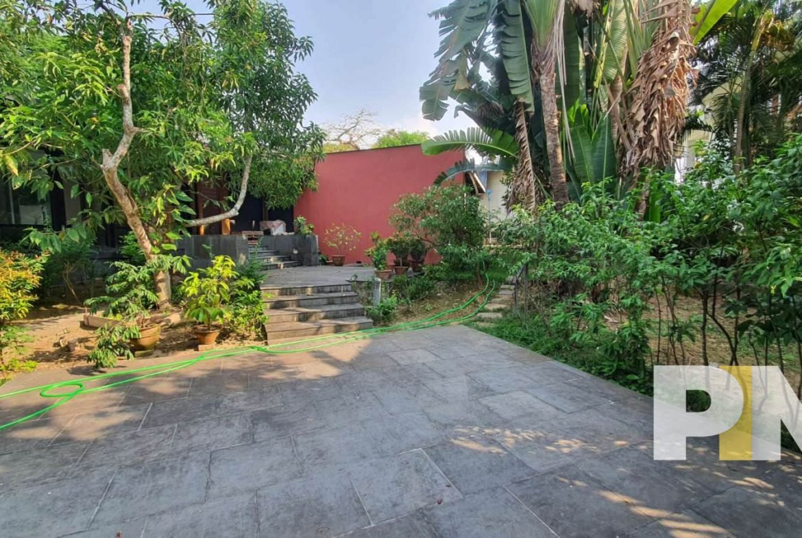 garden with driveway - Home Rental Yangon